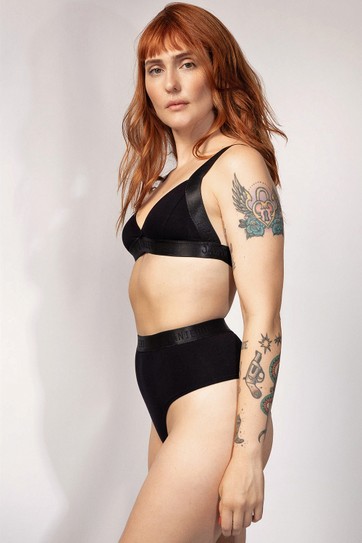 HOT PANTS PRETA BETINA